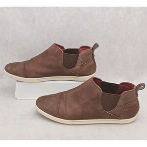 EUC OluKai Brown Waipahe Leather Casual Pull on Chelsea Booties Women's Size 8